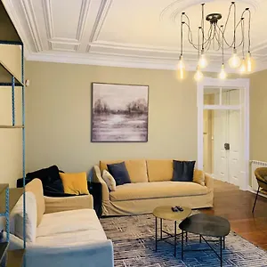 charming-4-bedroom-apartment-in-chiado.hotels-lisbon-portugal.com/