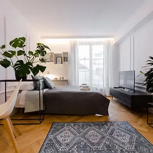 Old Town Premium Queen's Apartment